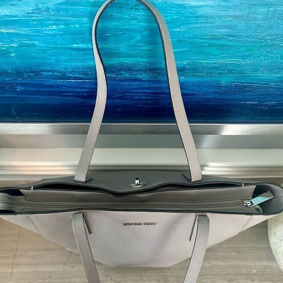Michael Kors taupe, Jet Set leather tote. - Picture 3 of 9
